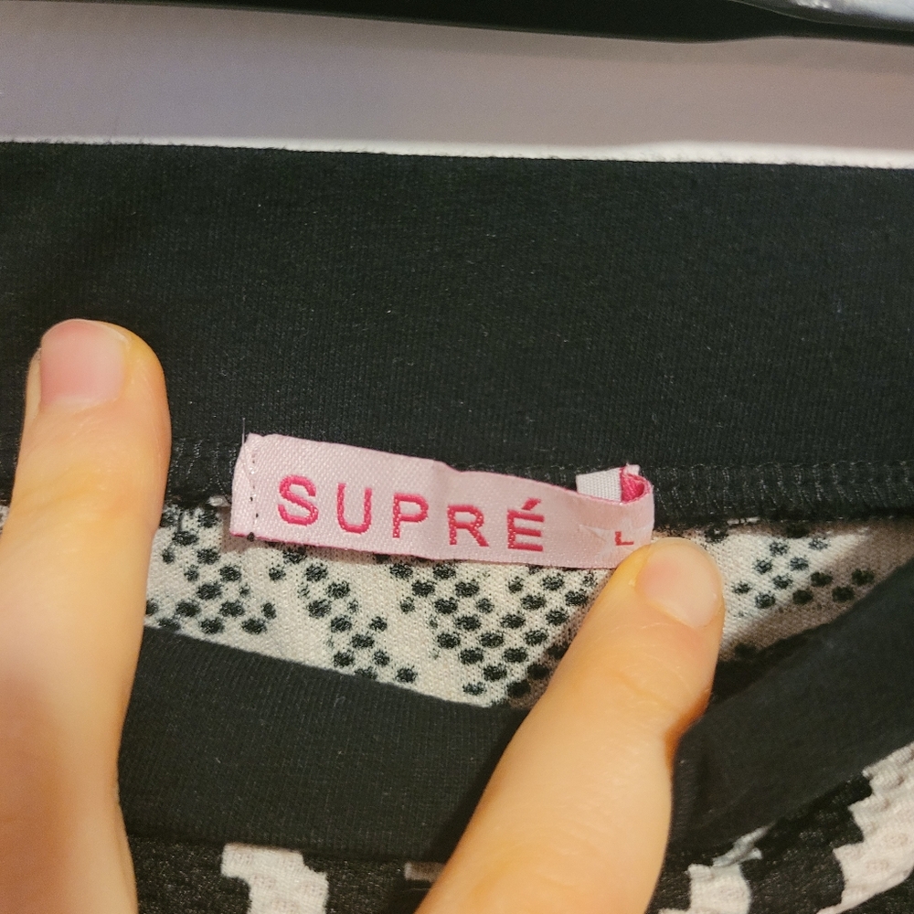Supré Geometric Pencil Skirt - Picture 3 of 4